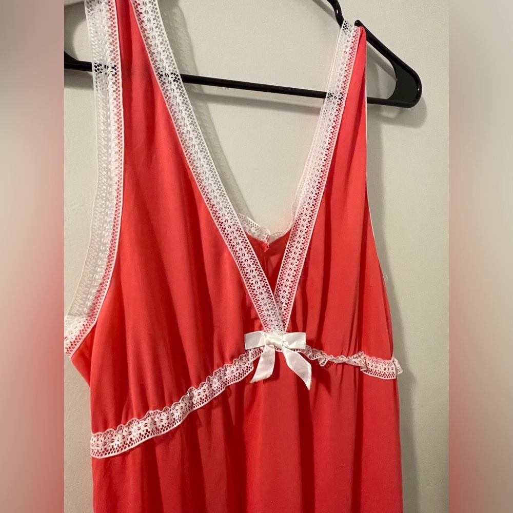 Vintage 70’s Coral Empire Waist Nightgown Lace Trim. Sz Sm
Perfect for festival - Picture 3 of 5